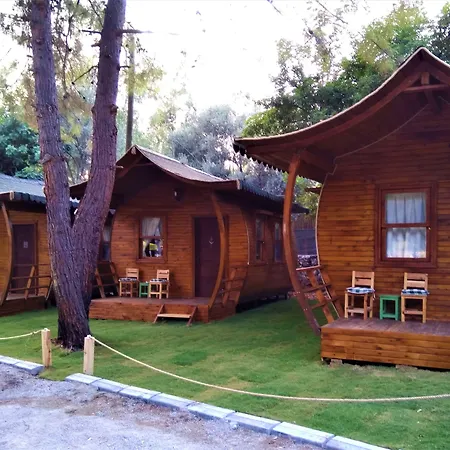 Pine & Bungallows Hotel