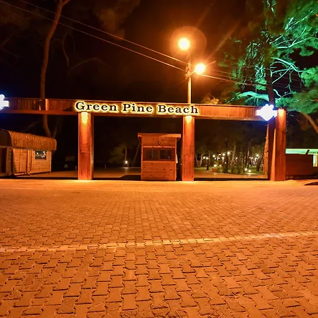 Pine & Bungallows فندق هيسارونو