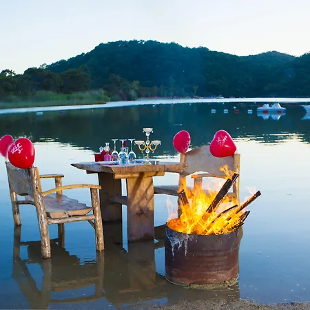 Pine & Bungallows Hotel