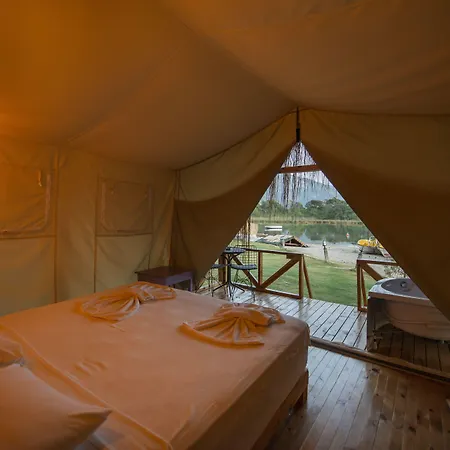 فندق Pine & Bungallows 4*