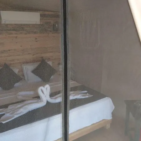 Pine & Bungallows Hotel