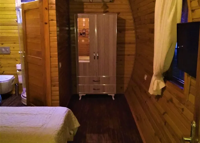 Pine & Bungallows מלון 4*