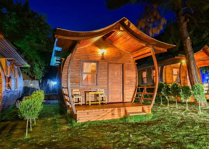 Pine & Bungallows מלון 4*