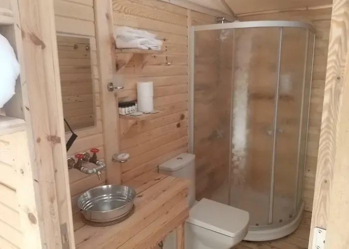 מלון Pine & Bungallows היסרונו