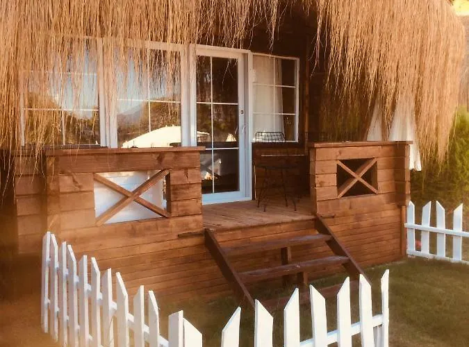 מלון Pine & Bungallows היסרונו