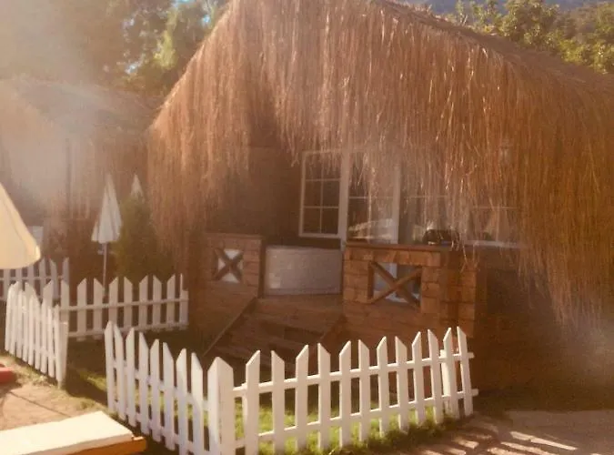 מלון Pine & Bungallows