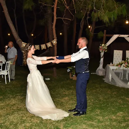 Pine & Bungallows 4* 希萨勒尼