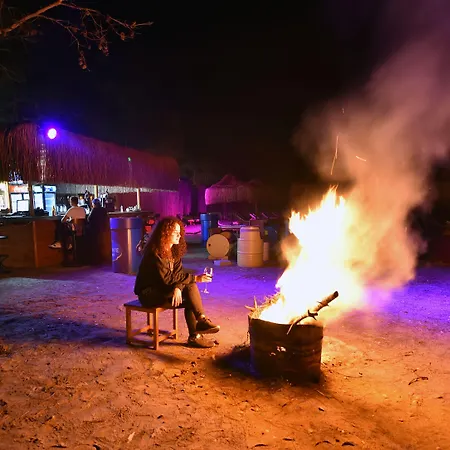 Pine & Bungallows Отель Хисароню