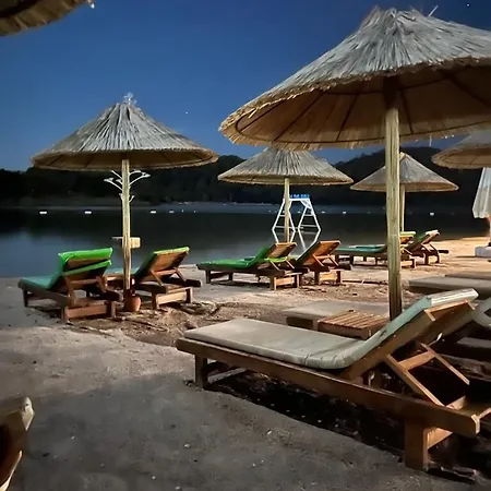 Отель Pine & Bungallows Хисароню