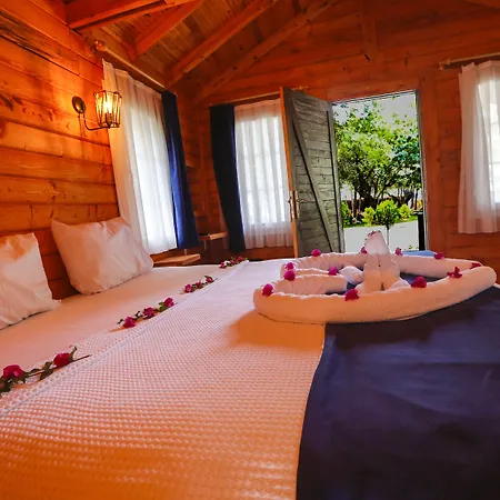 Pine & Bungallows 酒店 4*