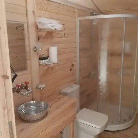 酒店 Pine & Bungallows 希萨勒尼