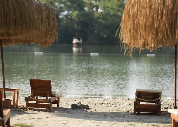 Pine & Bungallows Hotel